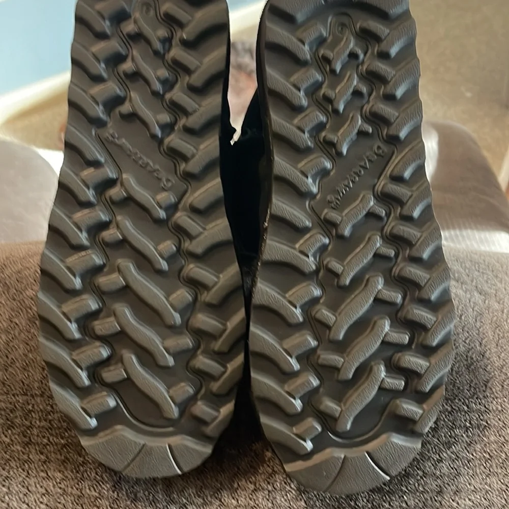 BearPaw winter boots sz 9. Like new. Daughter wore a time or two. - Picture 4 of 4